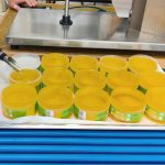 Bild Brühlgut Stiftung: Abfüllung Renuwell Holz-Butter® (Quelle: Martec Handels AG)