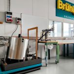 Bild Brühlgut Stiftung: Produktion Renuwell Holz-Butter® (Quelle: Martec Handels AG)
